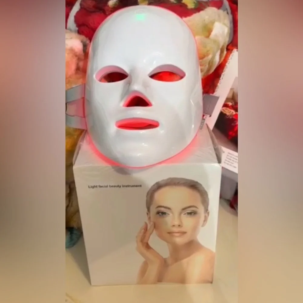Inactive-LED Light Facial Mask - Picture 2 of 4